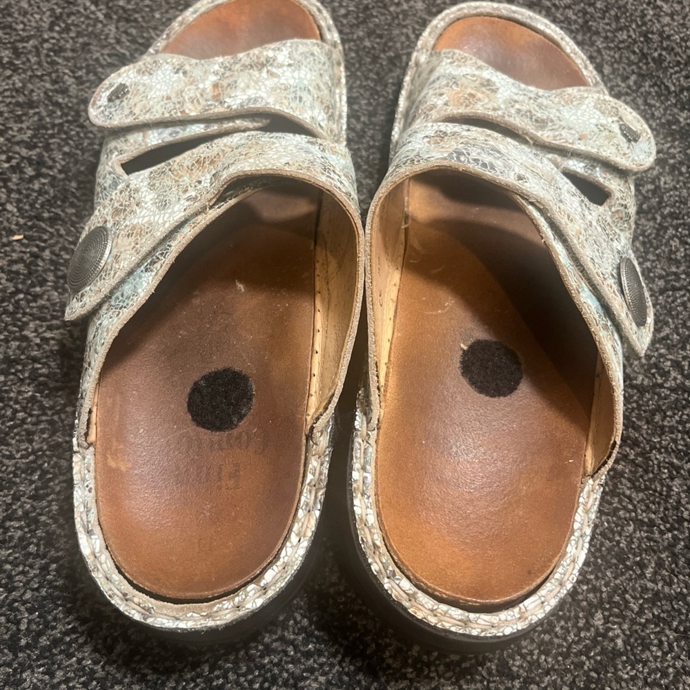 Finn Comfort Women's Sandals in Cream and Tan - Picture 8 of 14
